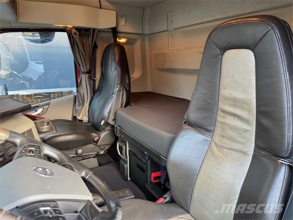 Volvo FH540 8X4 Tovornjaki z žerjavom