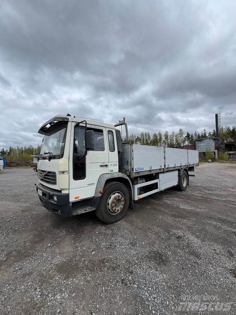 Volvo FL6 Tovornjaki s kesonom/platojem