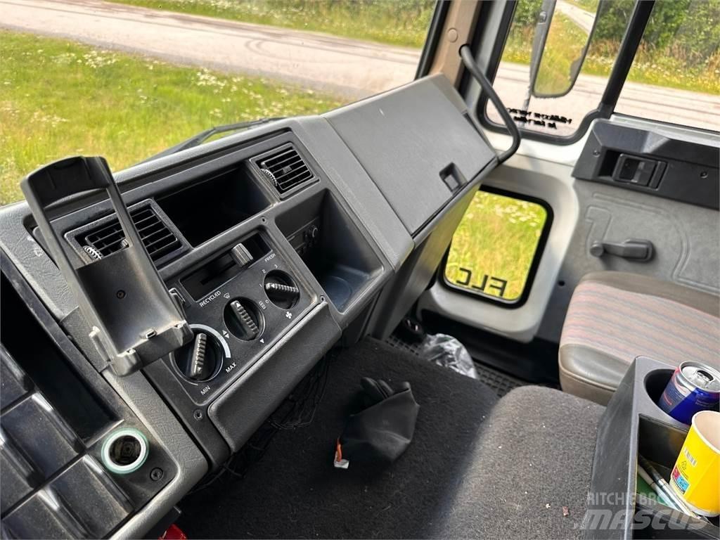 Volvo FLC Tovornjaki zabojniki