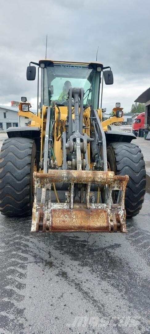 Volvo L 120G Kolesni nakladalci