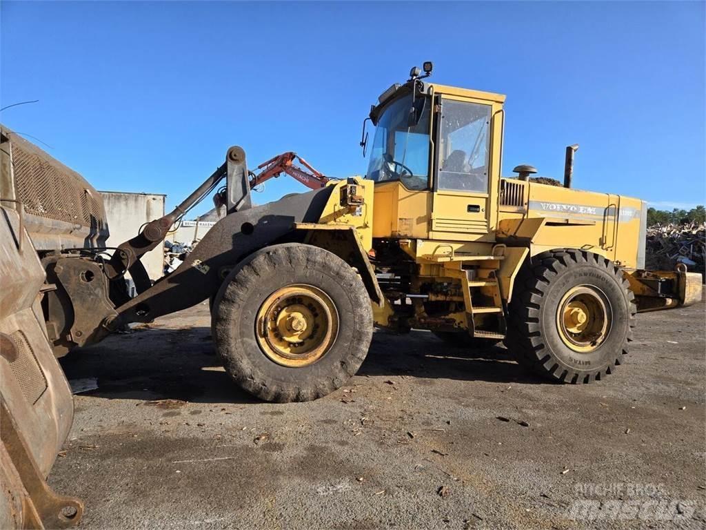 Volvo L120C Kolesni nakladalci