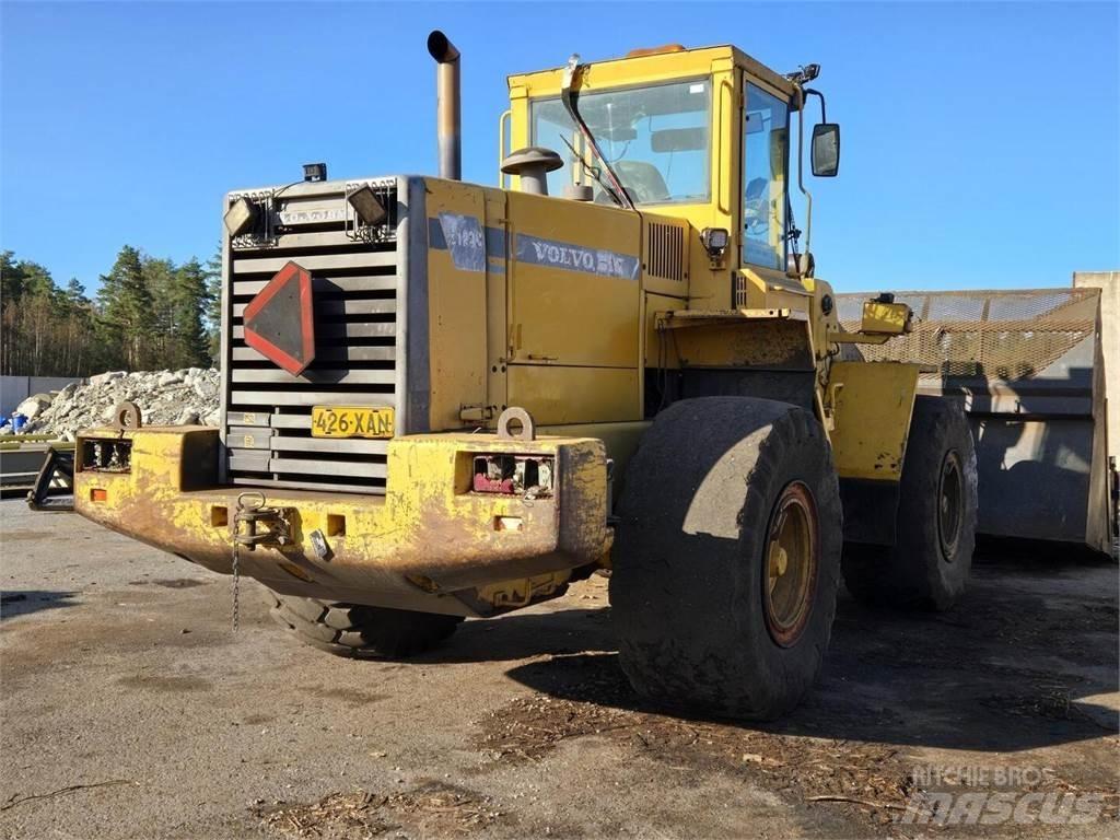 Volvo L120C Kolesni nakladalci