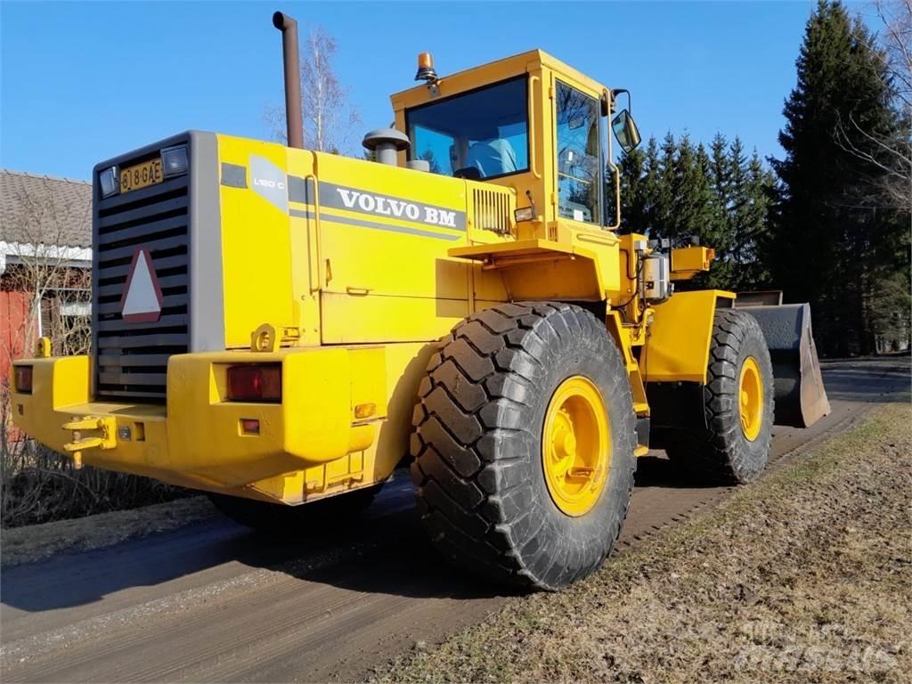 Volvo L120C Kolesni nakladalci