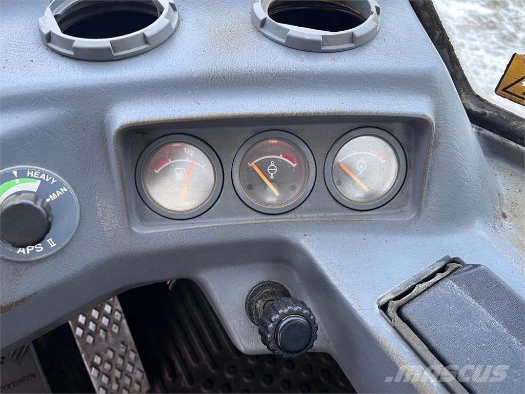 Volvo L120C Kolesni nakladalci