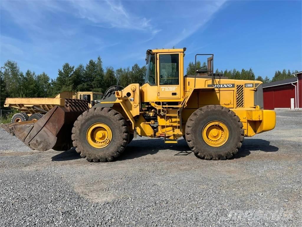 Volvo L180D Kolesni nakladalci