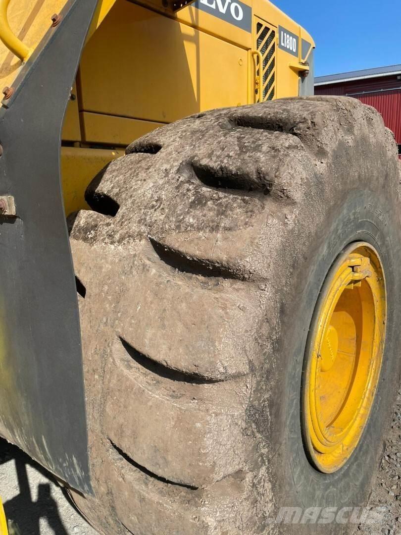 Volvo L180D Kolesni nakladalci