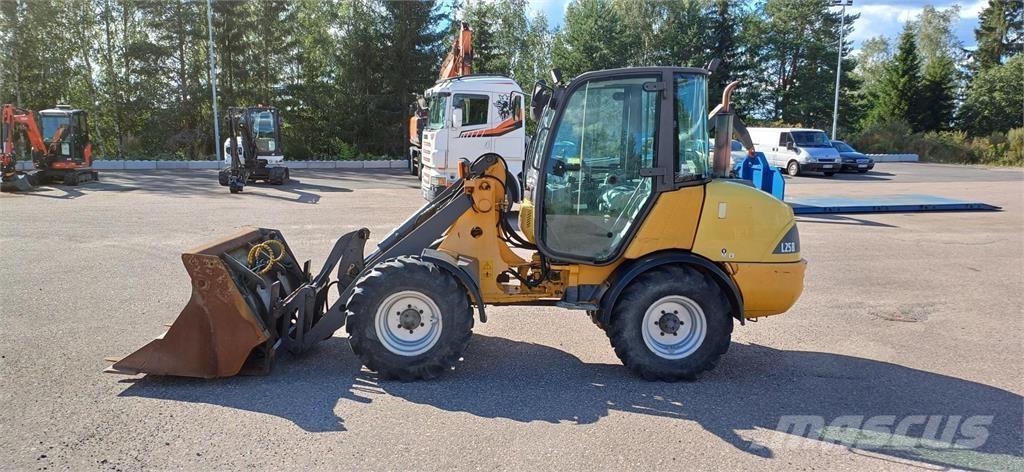 Volvo L25B-P Kolesni nakladalci