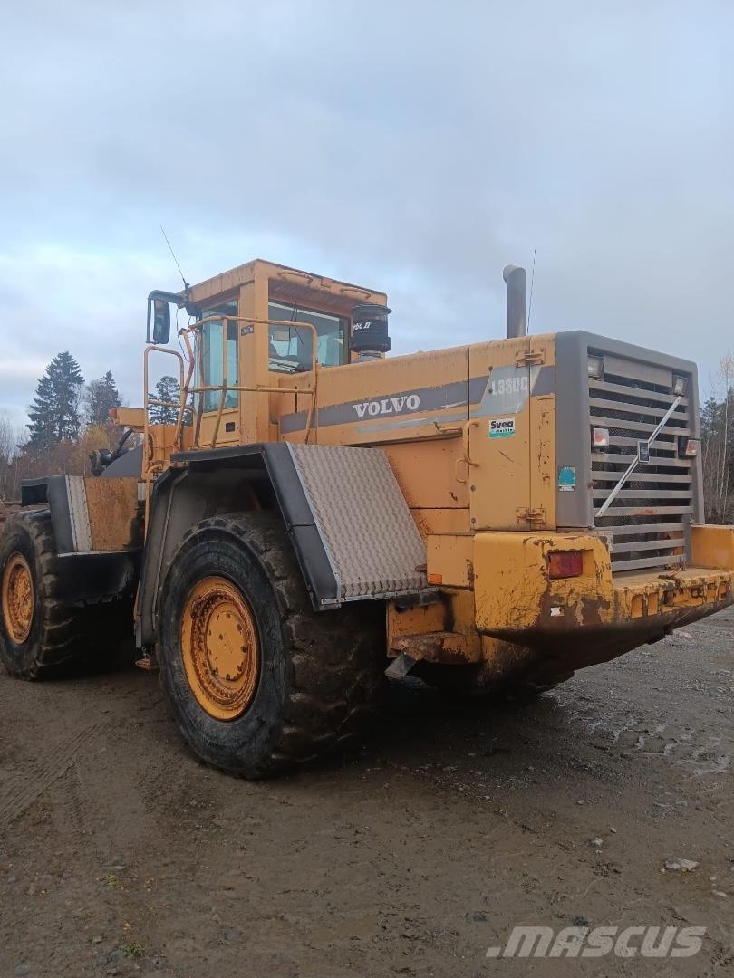 Volvo L330C Kolesni nakladalci