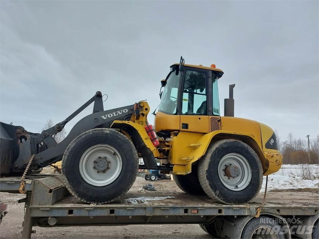 Volvo L40 Kolesni nakladalci