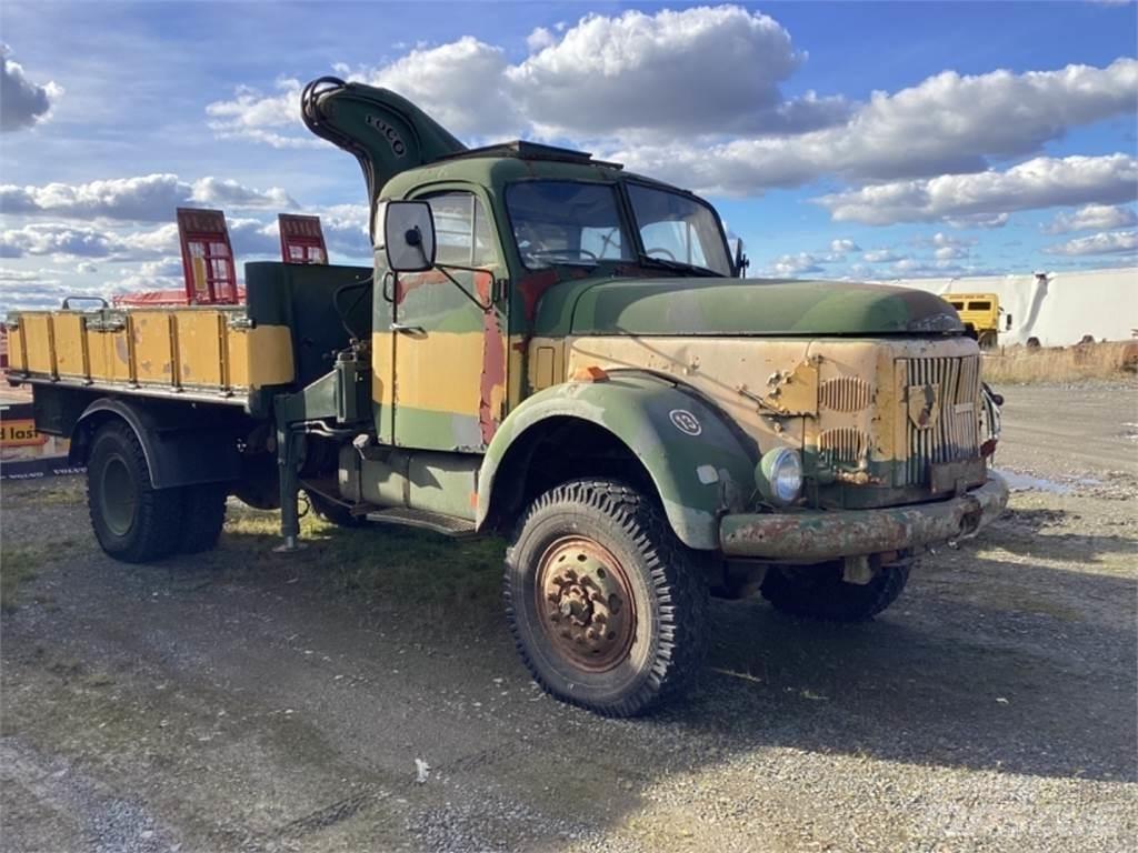 Volvo N 86 Tovornjaki s kesonom/platojem