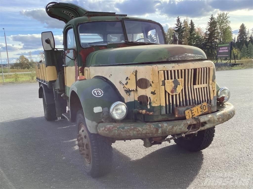 Volvo N 86 Tovornjaki s kesonom/platojem