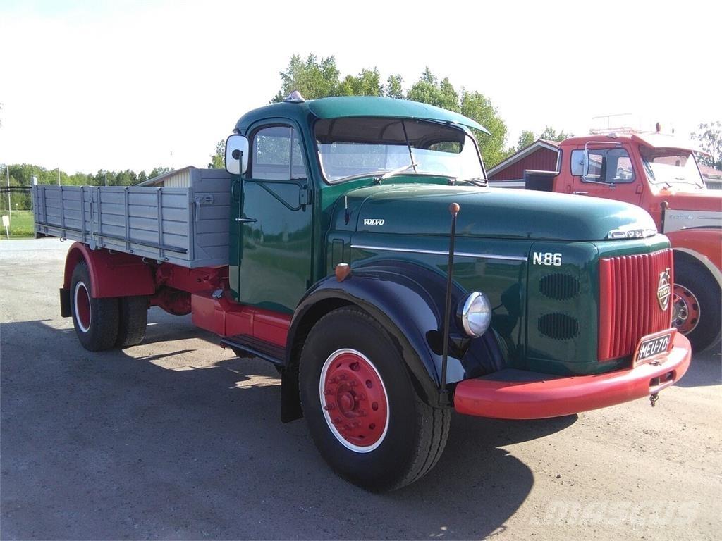 Volvo N 86 Tovornjaki s kesonom/platojem