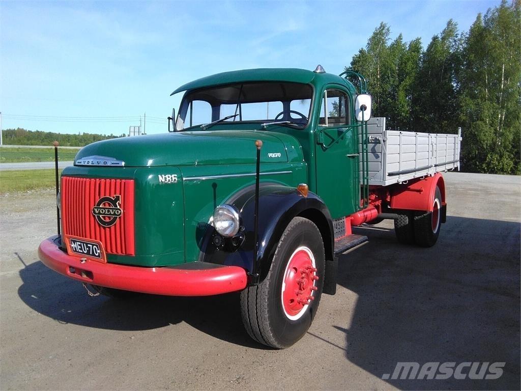 Volvo N 86 Tovornjaki s kesonom/platojem