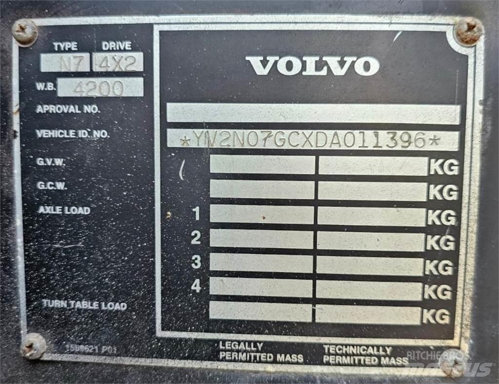 Volvo N7 6x2 Tovornjaki z žerjavom