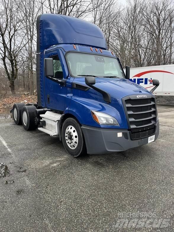 Freightliner CASCADIA 116 Vlačilci