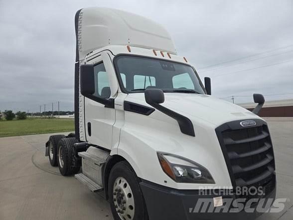 Freightliner CASCADIA 116 Vlačilci