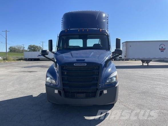 Freightliner CASCADIA 116 Vlačilci