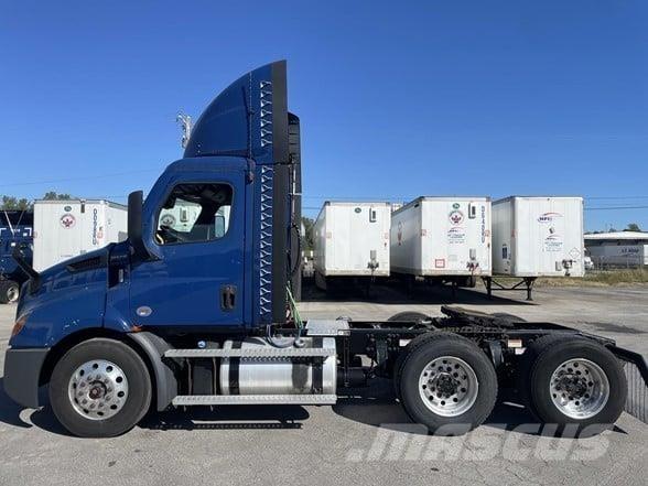 Freightliner CASCADIA 116 Vlačilci