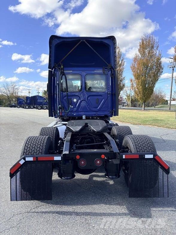 Freightliner CASCADIA 116 Vlačilci