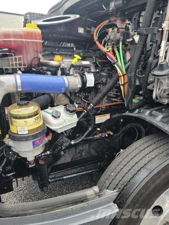 Freightliner CASCADIA 116 Vlačilci