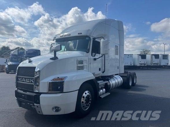 Mack ANTHEM 64T Vlačilci