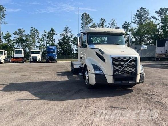 Volvo VNL64T300 Vlačilci