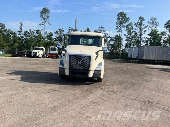 Volvo VNL64T300 Vlačilci