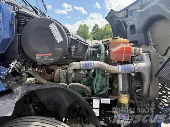 Volvo VNL64T860 Vlačilci