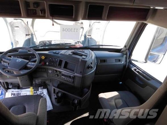 Volvo VNL64T860 Vlačilci