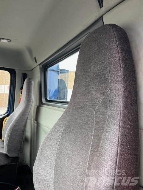 Volvo VNR64T300 Vlačilci