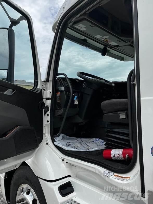 Volvo VNR64T640 Vlačilci