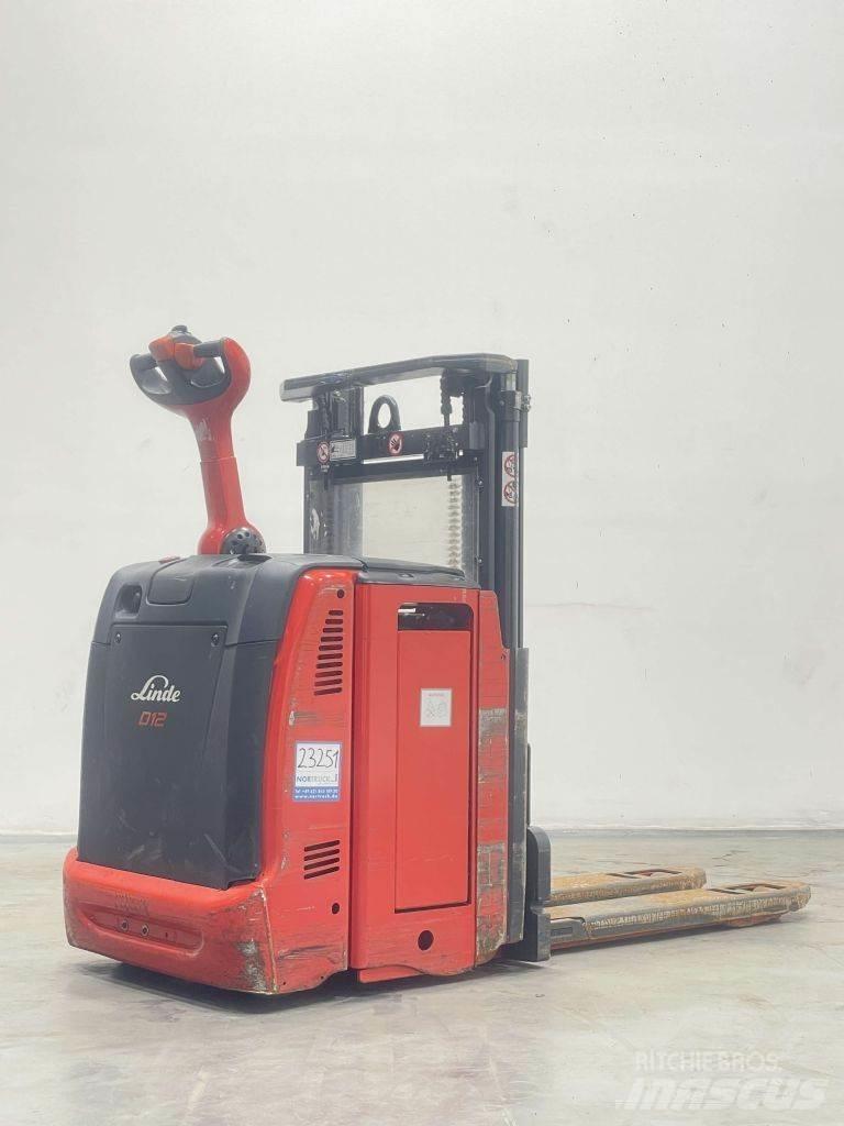 Linde D12-133 Ročni električni viličar