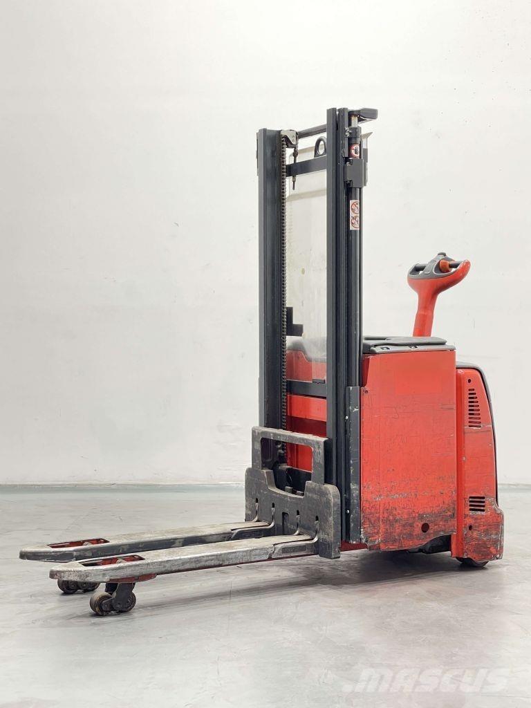 Linde D12-133 Ročni električni viličar