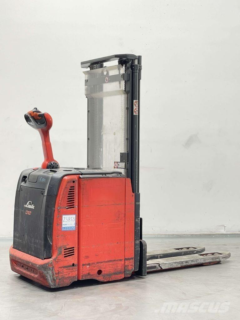 Linde D12-133 Ročni električni viličar