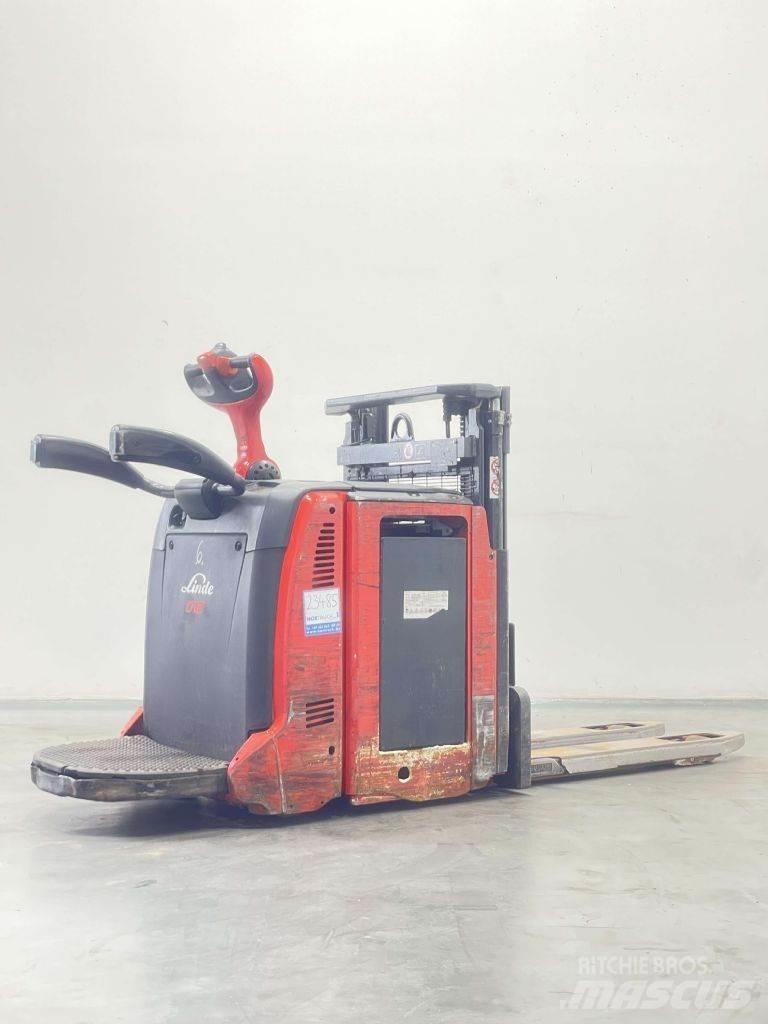 Linde D12AP-133 Ročni električni viličar