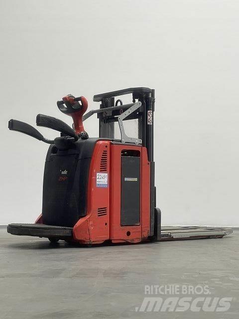 Linde D12HPAP Ročni električni viličar