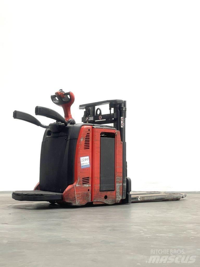 Linde D12HPAP Ročni električni viličar