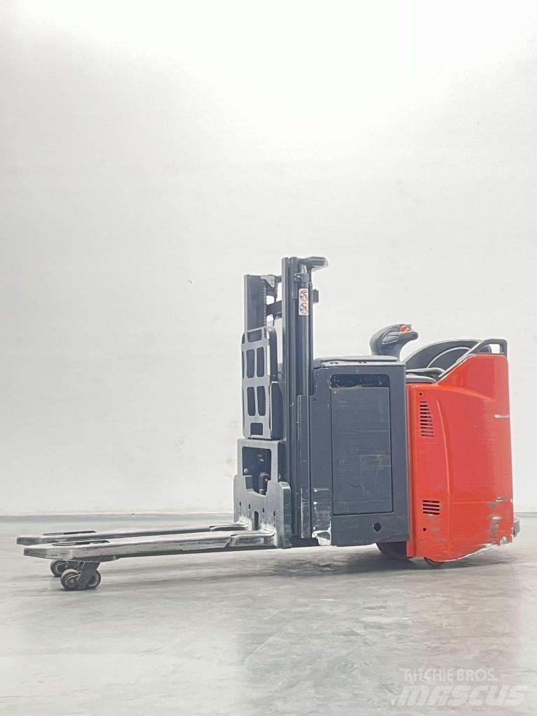 Linde D12HPSP-133 Ročni električni viličar