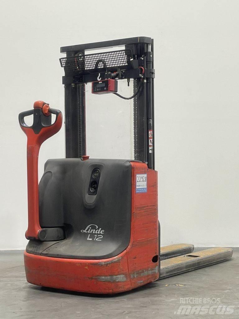 Linde L12 Ročni električni viličar
