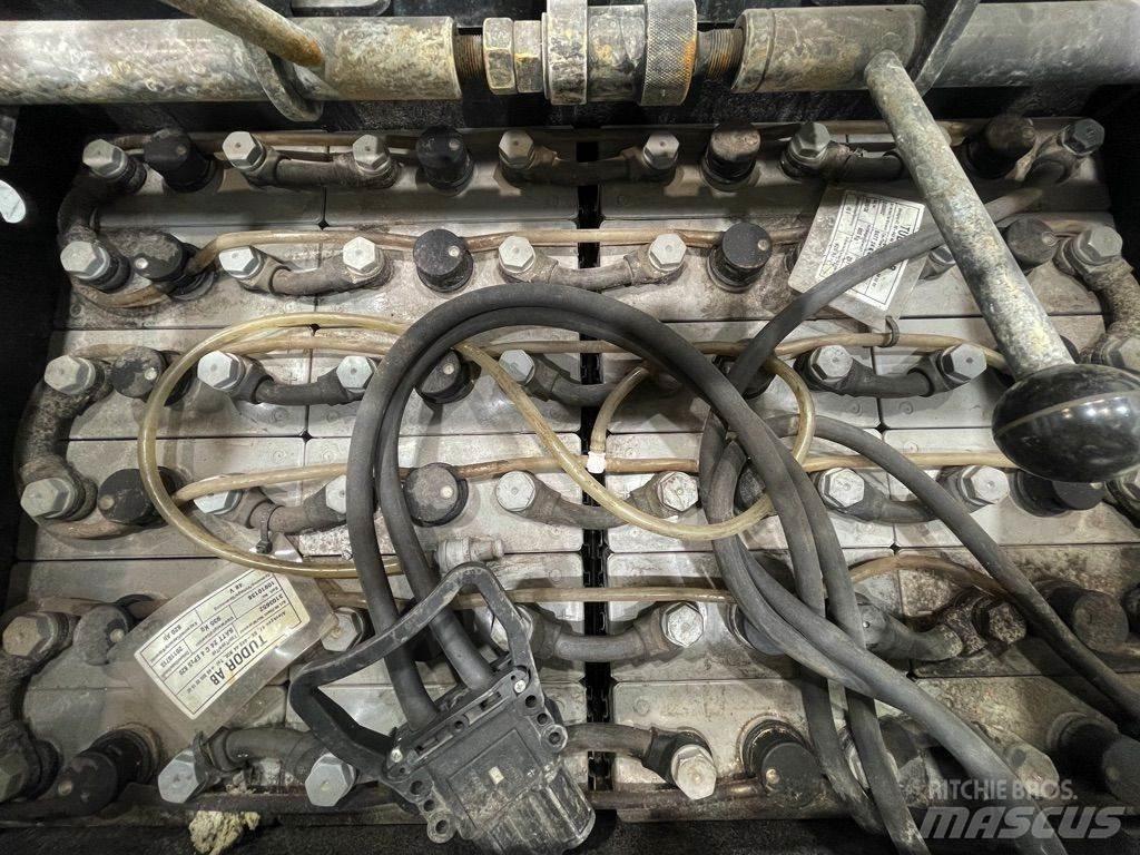 Linde V12-015 Visokodvižni komisionirni viličar
