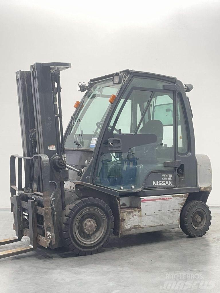 Nissan FD02A250 Dizelski viličarji
