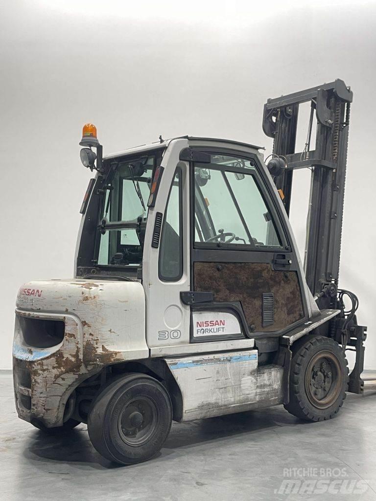 Nissan YG1D2A300 Dizelski viličarji