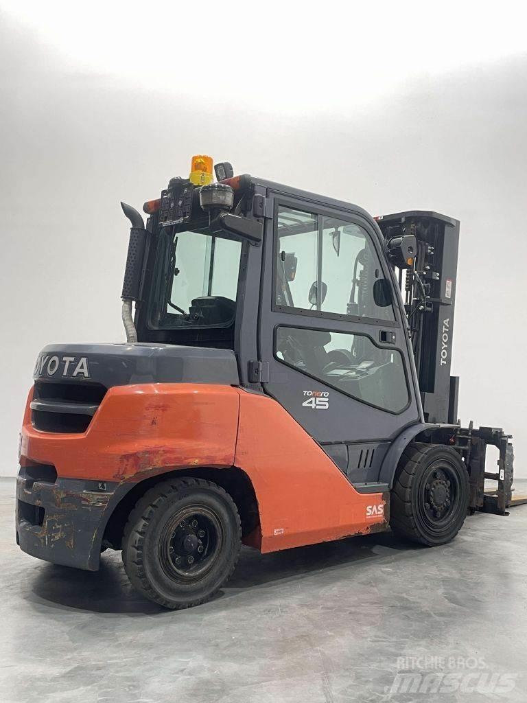 Toyota 40-8FD40N Dizelski viličarji