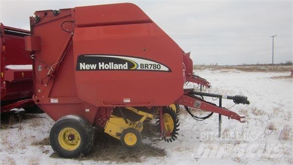 New Holland BR780 Balirke (okrogle bale)