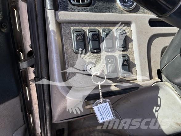 Peterbilt 365 Tovornjaki s kesonom/platojem