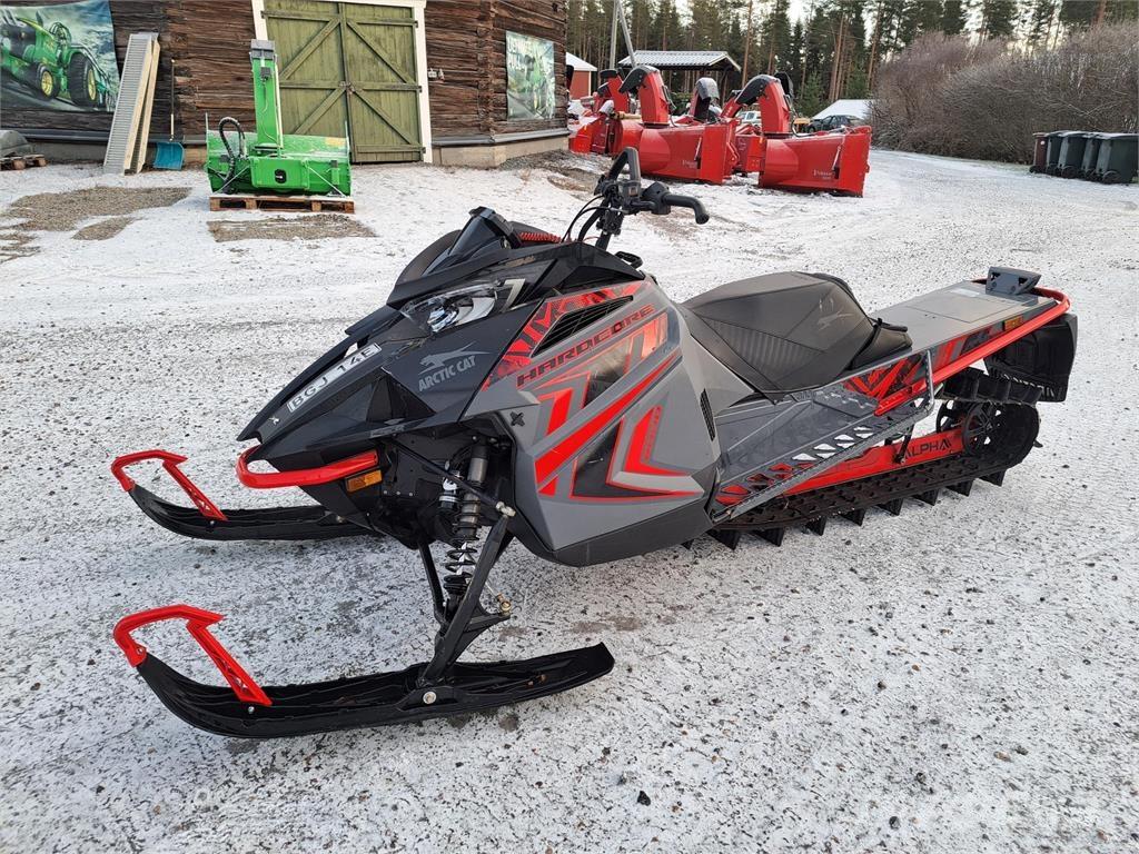Arctic Cat M 8000 ALPHA Snežne sani
