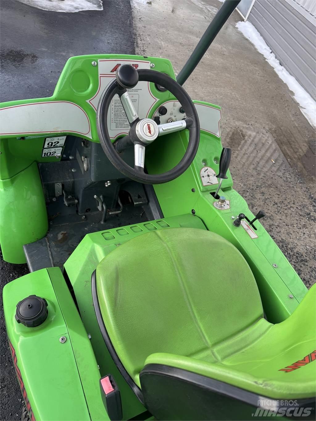 Avant 220 Skid steer mini nakladalci