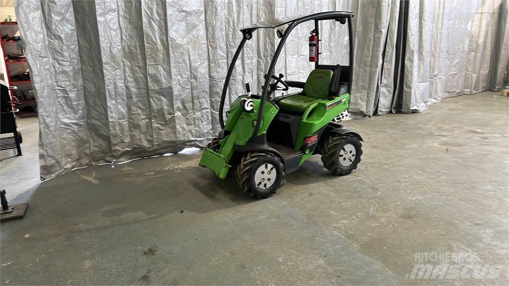 Avant 225 Skid steer mini nakladalci