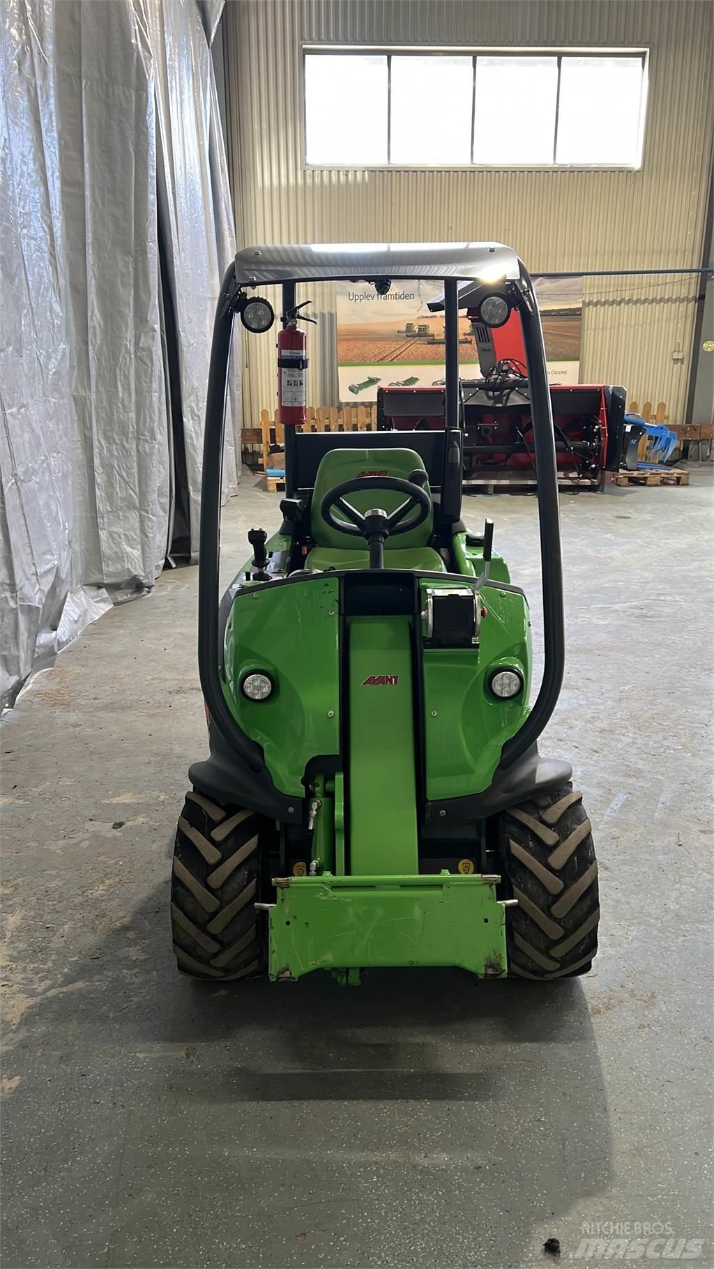 Avant 225 Skid steer mini nakladalci