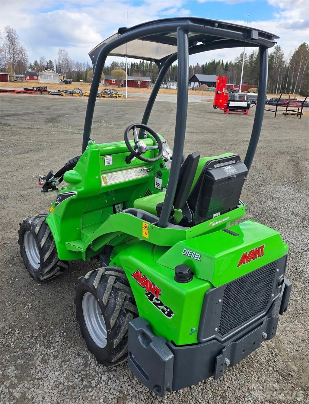 Avant 423 Skid steer mini nakladalci